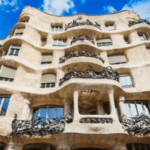 Casa Mila fachada dia