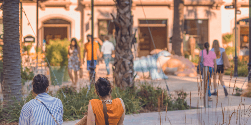 la roca village shopping express people