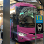 Pink La Roca Village Bus- Anden18