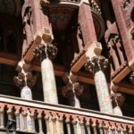 Belleza detallada en los balcones del Palau de la Música