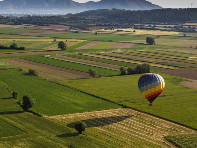 Hot air balloon about to land after flying over a lush landscape of Ampurdà. Learn how to describe the purpose of the image (opens in a new tab). Leave it empty if the image is purely decorative.