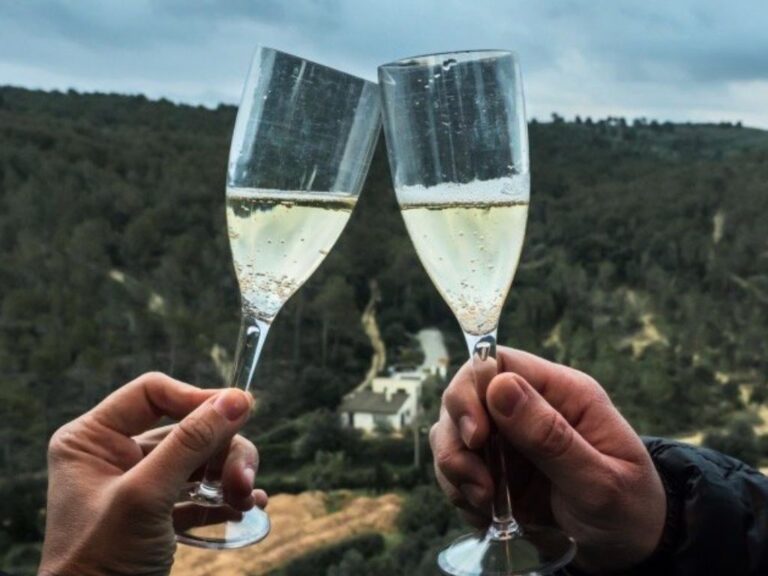 Two people enjoying a glass of Cava, toasting, after having flown in a hot air balloon from Girona to Figueres. Learn how to describe the purpose of the image (opens in a new tab). Leave it empty if the image is purely decorative.