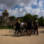 Group of cyclists listening to the guide in Parc de la Ciutadella, Barcelona.